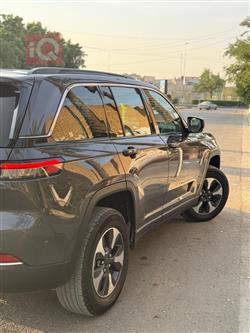 جیپ گراند شیرۆکی